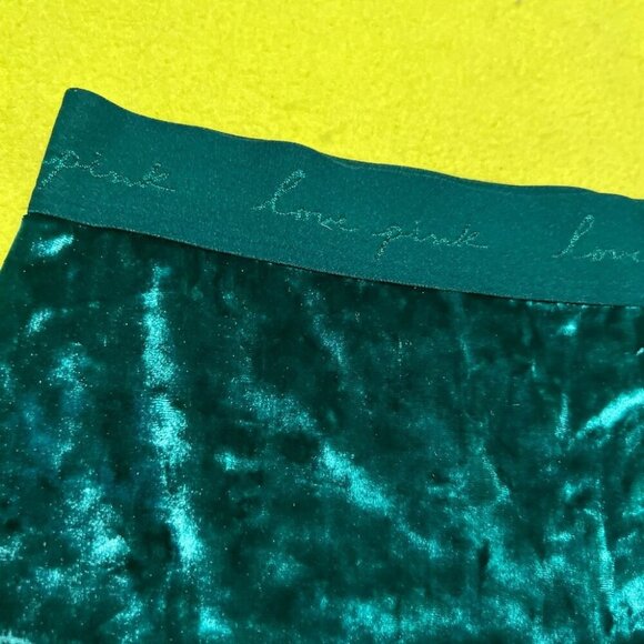 Victoria’s Secret PINK Crushed Velvet Logo Boyshorts Panty NWT M Logo Green VS - Picture 2 of 5
